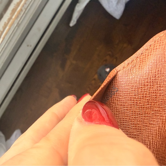 Louis Vuitton Classic Monogram Card Holder - LIKE NEW - Picture 7 of 7